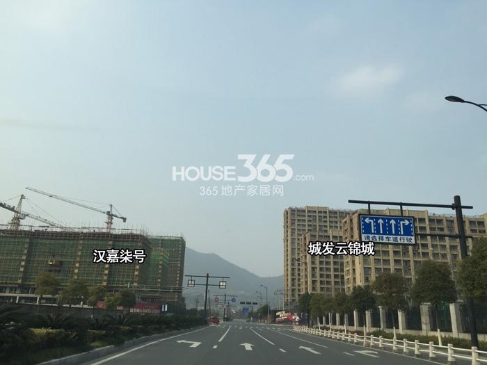 汉嘉柒号与周边城发云锦城实景图 （2015年1月摄） 