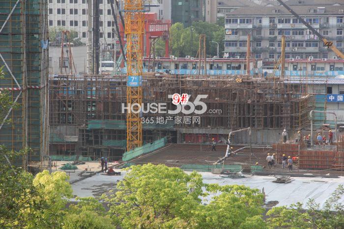 世茂天宸9号楼施工进度 2015年4月摄