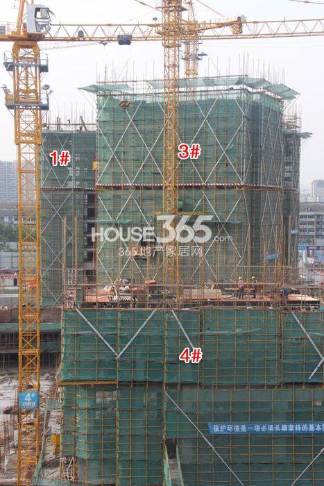 世茂天宸1、3、4号楼施工进度 2015年4月摄