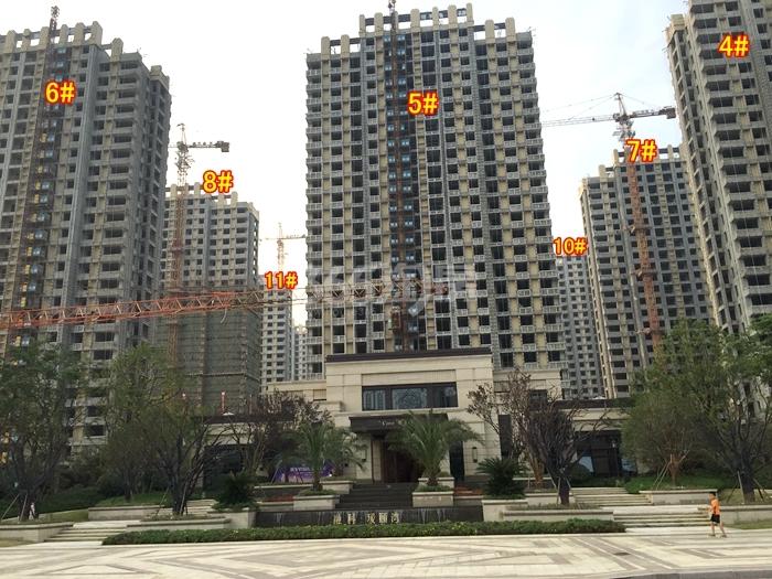 融科瑷颐湾4—8、10、11号楼施工实景图 2015年7月摄