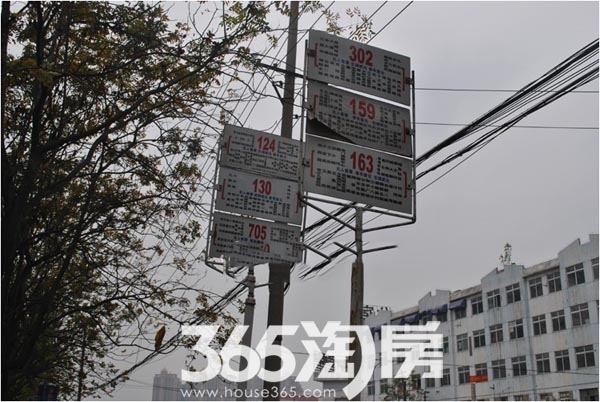 iCAR汽车生活综合体周边公交站牌（2015-11）